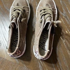 Brand new Blowfish size 8